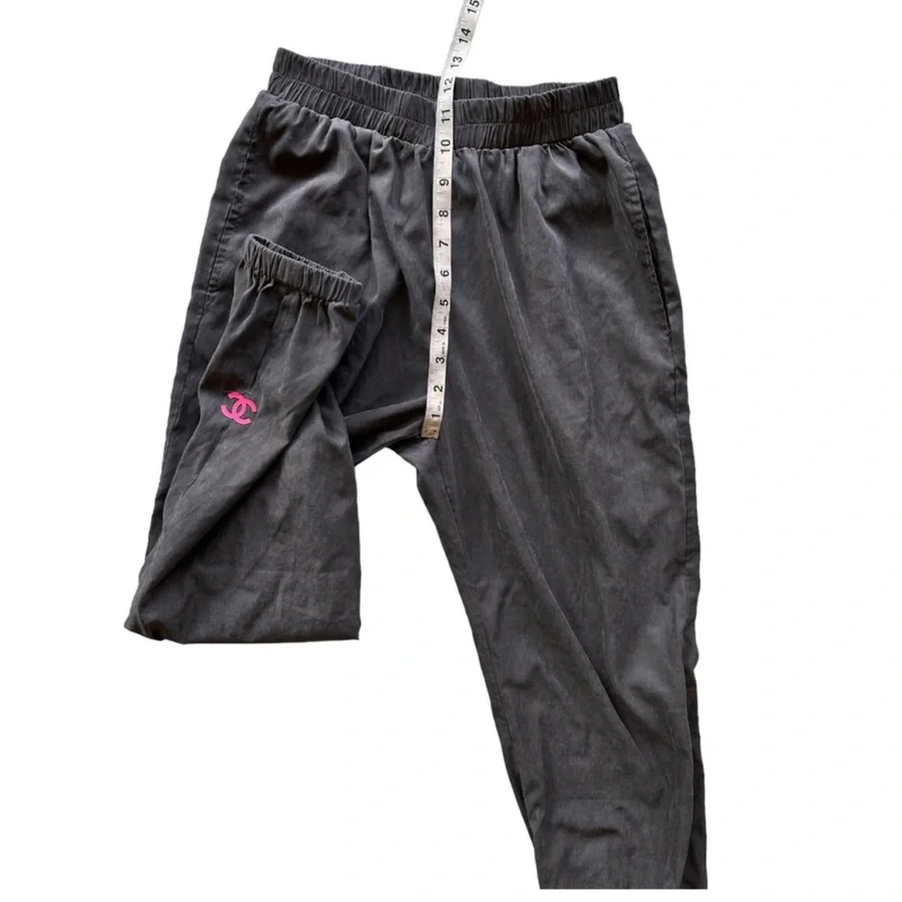 SOLD ❌ Chanel Dark Grey Joggers Pink CC Logo - Picture 10 of 15